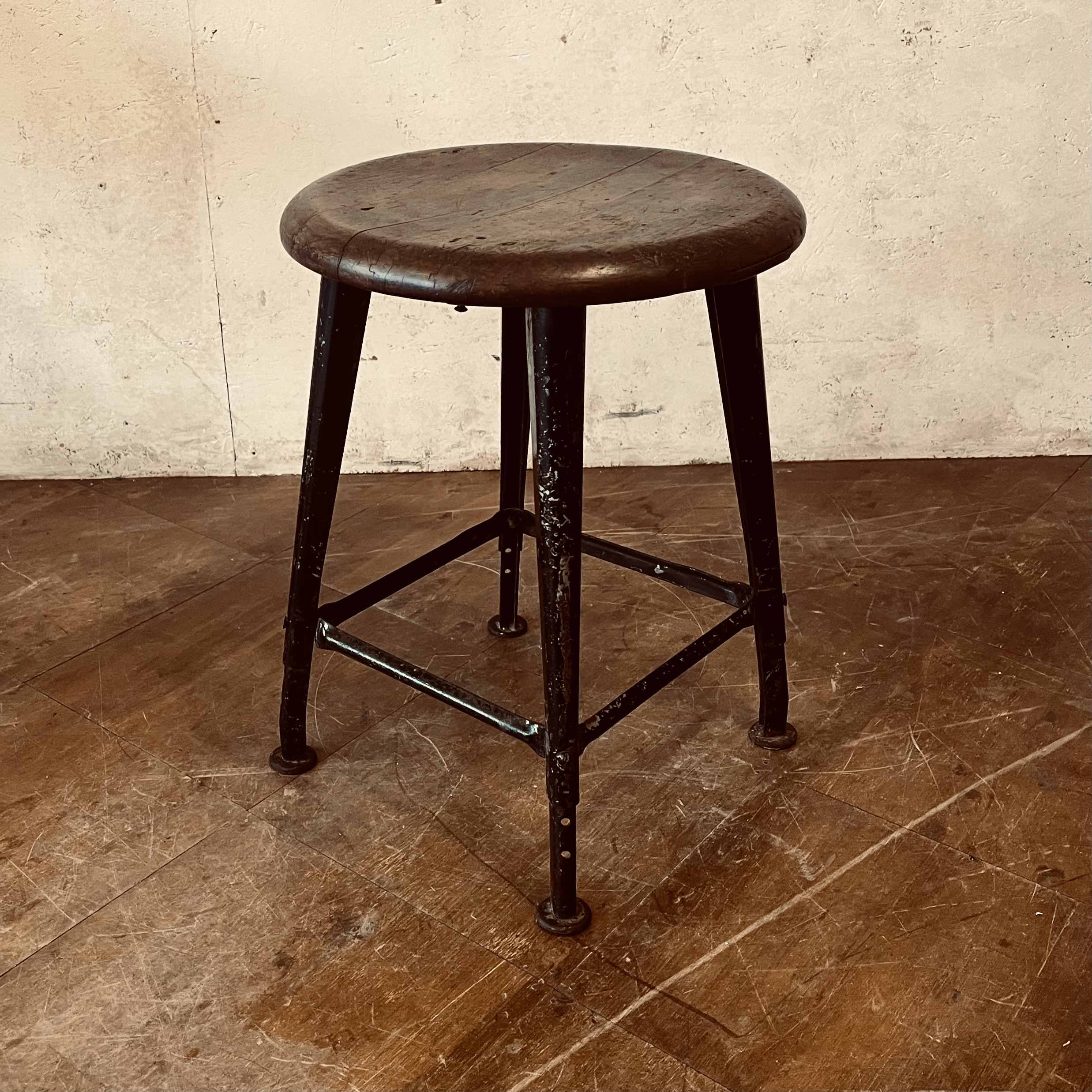 Adjustable work stool