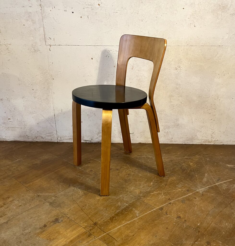 Alvar Aalto chair N° 66