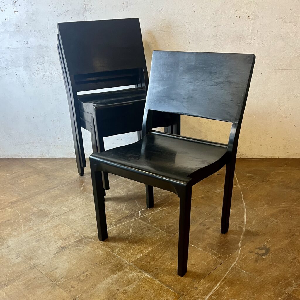 Set of 4 Alvar Aalto stackable dining chairs N°611