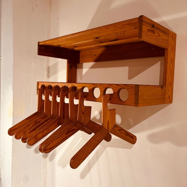 Sven Larsson hat rack with a set of 7 original hangers